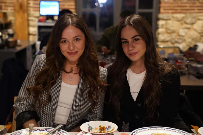 ates-kuslarinin-oyunculari-ve-ekibi-iftarda-bulustu-1710494529518.jpg Ateş Kuşları’nın oyuncuları ve ekibi iftarda buluştu!-3