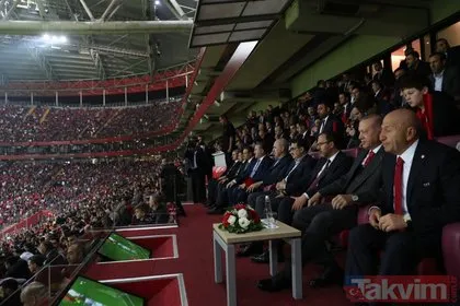 Başkan Erdoğan Türkiye-İzlanda maçını izlemek için Türk Telekom Stadyumu’nda