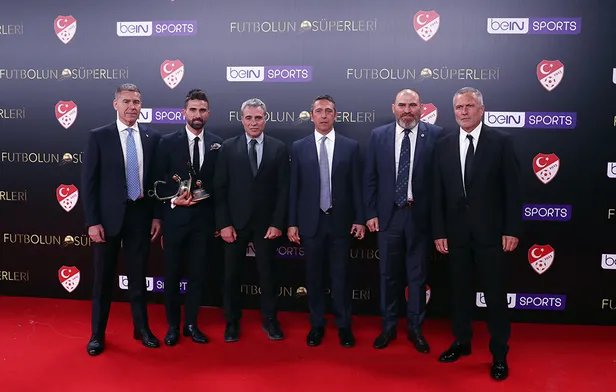 Futbolun Süperleri ödül töreninde Ali Koç ile Comolli arasında soğuk rüzgarlar esti-6