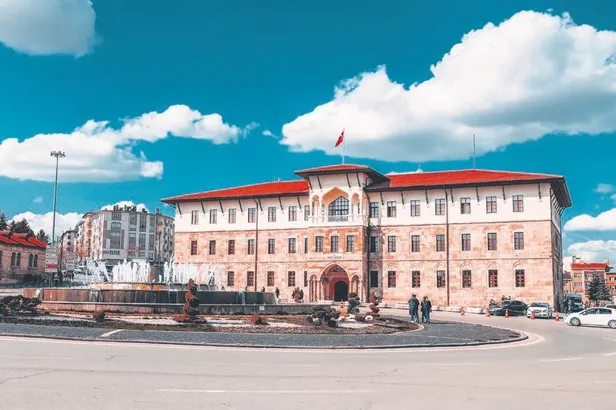 sivas-tarihi-guzellikleri-zengin-mutfagi-ve-dogal-guzellikleriyle-ziyaretcileri-cezbediyor-1668722038665.jpeg Sivas, tarihi güzellikleri, zengin mutfağı ve doğal güzellikleriyle ziyaretçileri cezbediyor-4