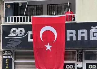 Bingöllü şehidin dede evine Türk bayrağı asıldı!