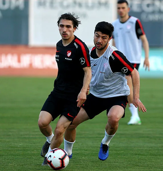 trabzonsporlu-abdulkadir-omur-euro-2020-avrupa-futbol-sampiyonasi-maclarinda-kadroya-bile-giremeyen-tek-futbolcu-oldu-1624256584044.jpg Trabzonsporlu Abdülkadir Ömür EURO 2020 Avrupa Futbol Şampiyonası maçlarında kadroya bile giremeyen tek futbolcu oldu-5