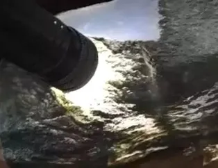 Yolda yürürken buldu servete kondu!