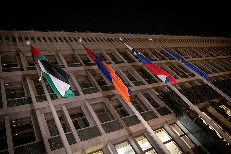 Slovenya parlamentosu, Filistin devletinin tanınmasını onayladı: Filistin bayrağı göndere çekildi-3