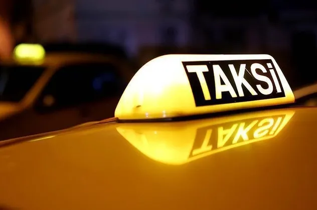 Taksiciden vicdansızlık örneği! Bebek taksiye kustu, şoför 400 lira istedi