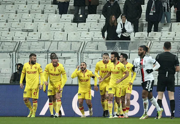 besiktas-goztepe-geriden-gelerek-yendi-kara-kartal-kotu-gidisati-durdurdu-1640286763857.jpg Son dakika! Beşiktaş - Göztepe geriden gelerek yendi! Kara Kartal kötü gidişatı durdurdu-10