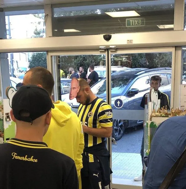 fenerbahce-taraftarindan-bu-kez-de-putin-maskesi-dinamo-kiev-maci-oncesi-tepki-ceken-goruntuler-1662656959248.jpeg