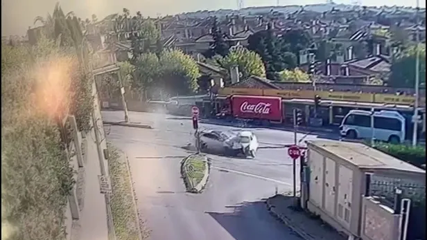 Tuzla’daki feci kaza kamerada! Baba ve 8 yaşındaki oğlu hayatını kaybetti-5