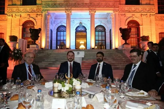 Bakan Albayrak enerji devlerini Dolmabahçe'de ağırladı-1