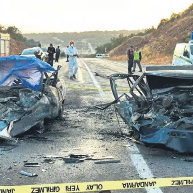 Üniversite sevinci kâbusa döndü: Çorum-Karabük yolunda feci kaza, 7 kişi hayatını kaybetti