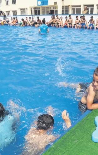 Okul bahçeleri havuz oldu