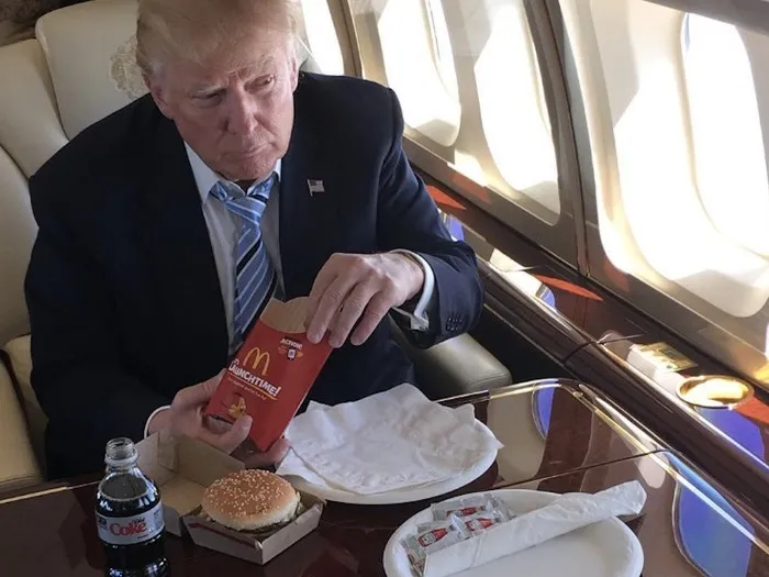 trumpin-turkiye-yolunda-fast-food-menusu-o-eksik-detay-dikkat-cekti-1783438125639.jpeg Trump'ın Türkiye yolundaki fast food menüsü: O eksik detay dikkat çekti-4