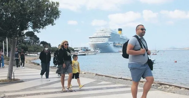 Bodruma tarihin en büyük yolcu gemisi bereketiyle geldi! Turistler hem bölgeyi gezdi hem de esnafın yüzünü güldürdü