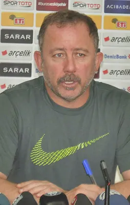 Sergen Yalçın canlı yayında istifa etti