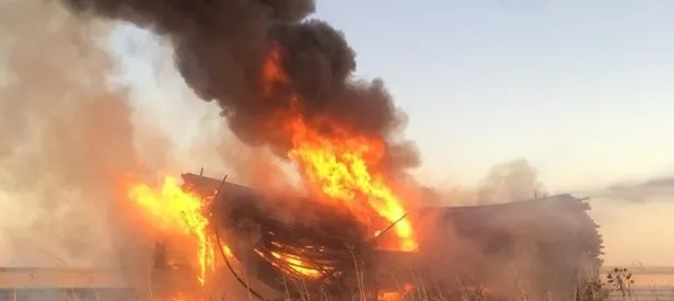 Boru yüklü kamyon alevlere teslim oldu