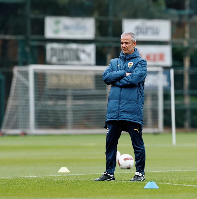 FENERBAHÇE HABERLERİ | Fenerbahçe'de İsmail Kartal isyanı! Yıldız futbolcu rest çekti - 3