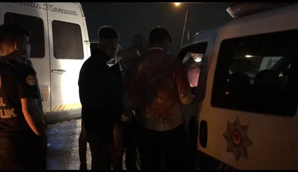 asker-eglencesince-ceza-yemesine-ragmen-lastik-yakan-genc-bu-kokuyu-cok-seviyorum-1603954599550.jpg Asker eğlencesinde ceza yemesine rağmen lastik yakan genç: Bu kokuyu çok seviyorum-3