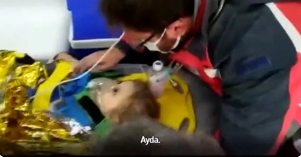 Sağlık Bakanı Fahrettin Koca, 91 saat sonra enkazdan sağ olarak kurtarılan Ayda Gezgin’in ambulans içindeki görüntüsünü paylaştı