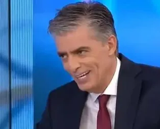 Yunan sunucu Türkiye’ye saldırırken komik duruma düştü!