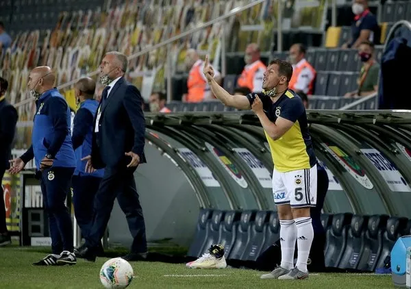 Ozan Tufan direkt kırmızı kart gördü, Emre Belözoğlu çılgına döndü! - 1