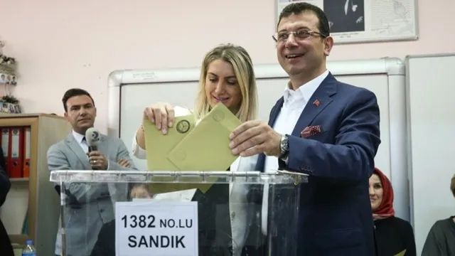 Ekrem İmamoğlu eşi Dilek İmamoğlu ne iş yapıyor kimdir yaşı kaç çocukları kim? Ekrem İmamoğlu kimdir, nereli kaç yaşında?-2