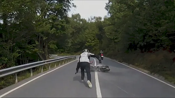 siledeki-motosiklet-kazasi-saniye-saniye-kamerada-1603789544587.jpg Şile'deki motosiklet kazası saniye saniye kamerada-6