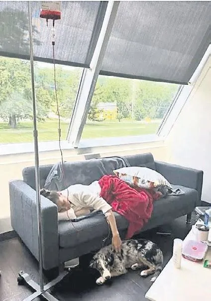 bellali-hastalik-1691442002598.jpeg Bella Hadid’in Lyme hastalığı için tedavi gördüğü ortaya çıkmıştı! O anlarını paylaştı...-4