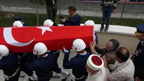 sehit-uzman-onbasi-muhammed-karacam-son-yolculuguna-ugurlandi-1663856806405.jpeg Şehit Uzman Onbaşı Muhammed Karaçam son yolculuğuna uğurlandı-1