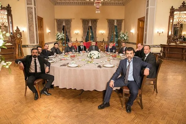 kimseye-eyvallahi-yok-edhonun-tipisi-savas-ozdemir-hakkindaki-o-gercek-saskina-cevirdi-kurtlar-vadisi-1619124296270.jpeg Kimseye eyvallahı yok! EDHO’nun Tipi’si Savaş Özdemir hakkındaki o gerçek şaşkına çevirdi! Meğerse Kurtlar Vadisi...-2