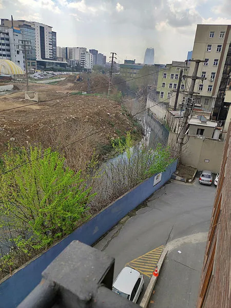 marmara-denizine-dokulen-ayamama-deresi-mavi-ve-siyah-akiyor-1649938907258.jpg Marmara Denizi'ne dökülen Ayamama deresi mavi ve siyah akıyor-5