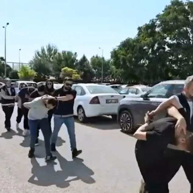 Masaj salonlarına fuhuş operasyonu