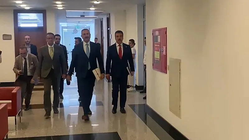 mecliste-terorsuz-turkiye-trafigi-ak-partiden-pes-pese-ziyaretler-1785861040241.jpeg Meclis’te Terörsüz Türkiye trafiği! AK Parti'den peş peşe ziyaretler-3