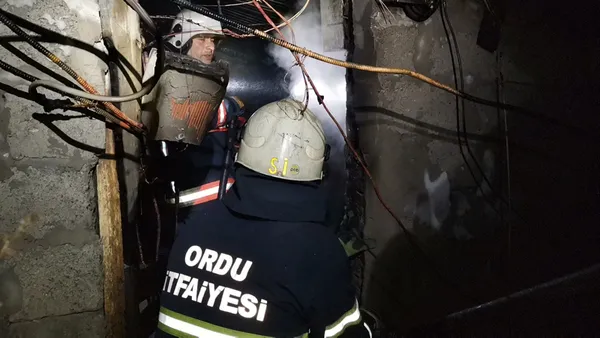 yangin-cikti-orduda-televizyon-ve-radyolarin-yayinlari-kesildi-1641536580636.jpg Yangın çıktı Ordu'da televizyon ve radyoların yayınları kesildi-3