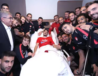 A Milli Takımımız Dorukhan Toköz'ü ziyaret etti! Genç yıldız duygu dolu anlar yaşadı