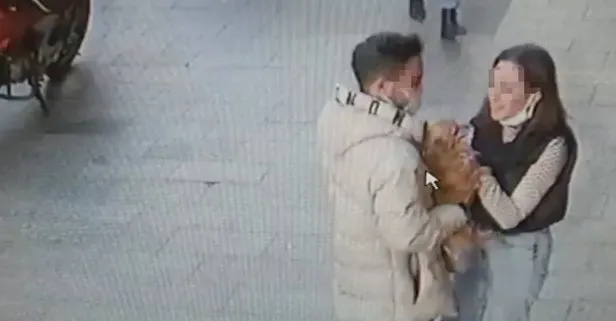 Sevgili çift köpeği severek çaldı