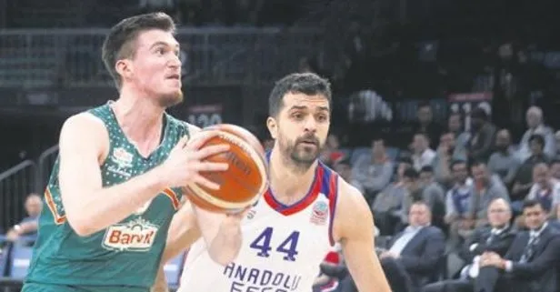 Şampiyon Anadolu Efes Tolga Geçim’i kaptı