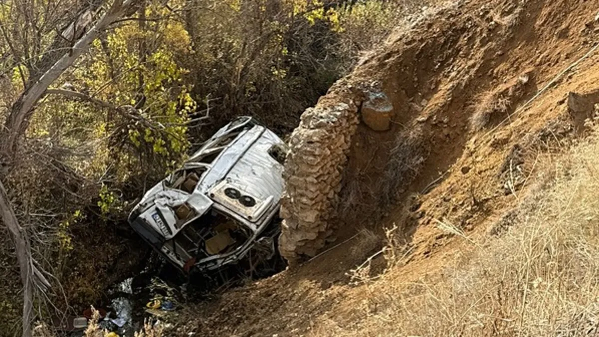 Konya'da öğrenci servisi uçuruma yuvarlandı: Çok sayıda yaralı var