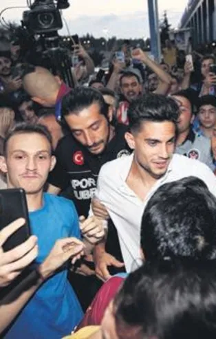 Trabzonspor stoperine kavuştu! Marc Bartra transferinde mutlu son