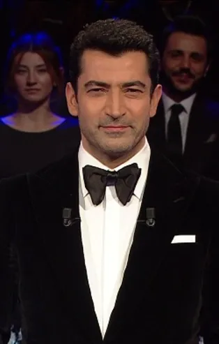 1966'da başlayan Uzay Yolu dizisinin ilk pilot bölümü de dahil tüm bölümlerinde yer alan karakter kim?