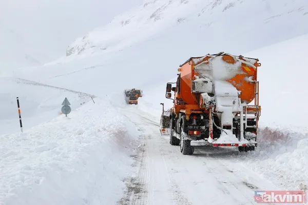 Geçtiğimiz yıl Türkiye'de 2 metre ile en yüksek kar kalığının ölçüldüğü Van-Bahçesaray yolunda amansız mücadele - 20