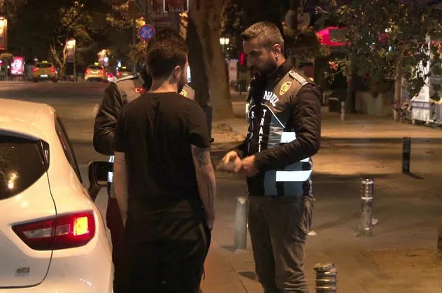 Polis Bağdat Caddesi'nde drift yapan sürücüyü kıskıvrak yakaladı
