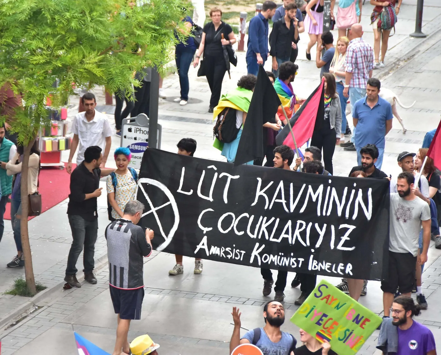 Ramazan ayında İzmir’de iğrenç yürüyüş