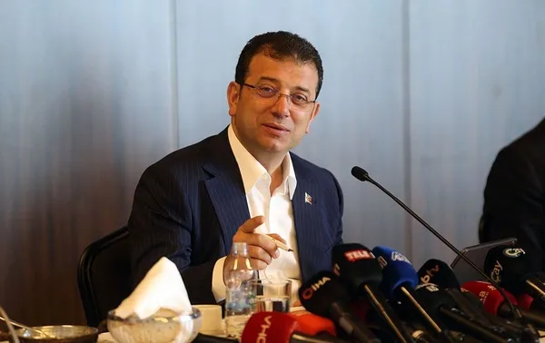 ekrem-imamoglu-hizmette-yine-sinifta-kaldi-4-yildir-tamamlanmayan-kaldirim-calismalari-bakirkoyluleri-canindan-1692041145101.jpeg
