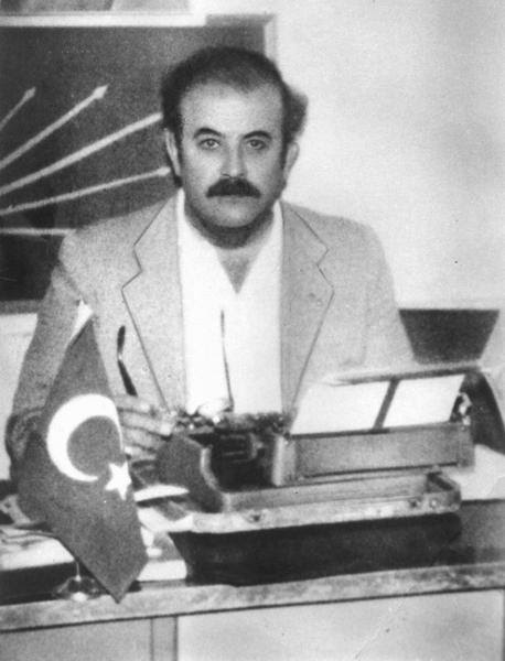 1980-yilinda-oldurulen-chpli-zeki-tekinerin-ailesi-cinayete-iliskin-hukum-giyen-omer-ayin-iyi-parti-il-baskani-secilmesine-tepkili-1605100488268.jpg 1980 yılında öldürülen CHP'li Zeki Tekiner'in ailesi, cinayete ilişkin hüküm giyen Ömer Ay'ın İYİ Parti İl Başkanı seçilmesine tepkili-3