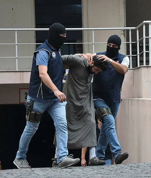 DEAŞ'ın infazcısı böyle getirildi! Göçmen grubun arasına karışmış-1