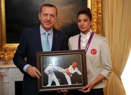 Başbakan Erdoğan Milli sporcuları kabul etti