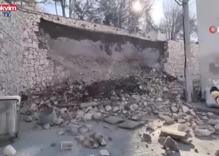 Niğde Kalesi’nde istinat duvarı çöktü