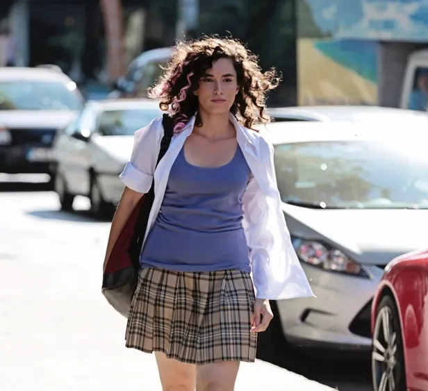 1-ayda-7-kilo-verdiren-hande-dogandemir-diyeti-33luk-oyuncu-bakin-nasil-dal-gibi-kalmis-sadece-o-meyve-sayesin-1700238189859.jpeg Yalnızca o meyveyi yiyerek mum gibi eridi: 7 kilo verdiren Hande Doğandemir diyeti!-3
