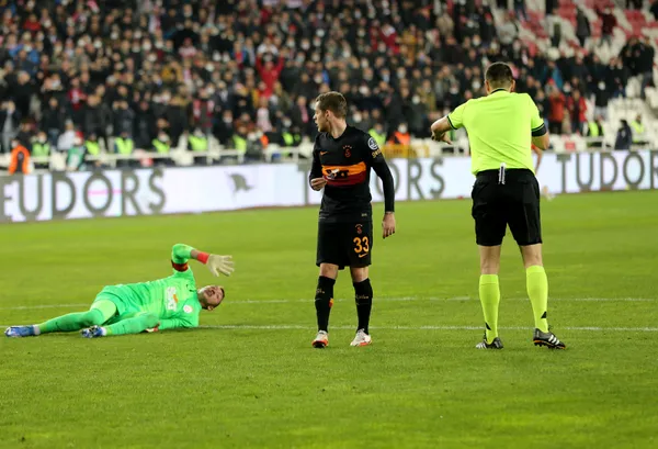galatasaraydan-muslera-aciklamasi-son-durumu-belli-oldu-1639476615736.jpg Galatasaray'dan Muslera açıklaması! Son durumu belli oldu-3