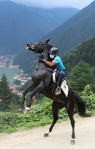 Uzungöl'de atlı jandarmalar göreve başladı!